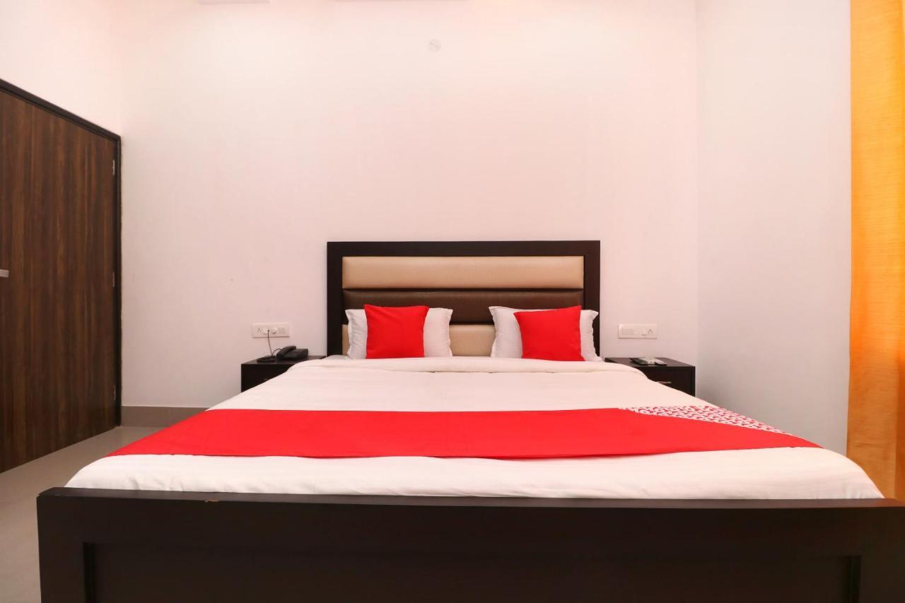 OYO 23235 Hotel Roopmahal&Restaurant Amritsar Bagian luar foto
