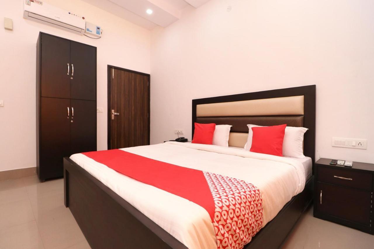OYO 23235 Hotel Roopmahal&Restaurant Amritsar Bagian luar foto